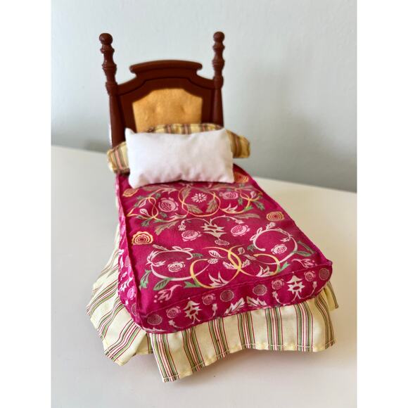 Loving Family Dollhouse Parents Bed Pillows and Bedspread Fisher-Price 2005 - Picture 1 of 8